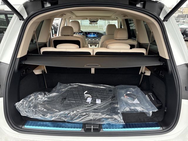 Vehicle image 12 of 32