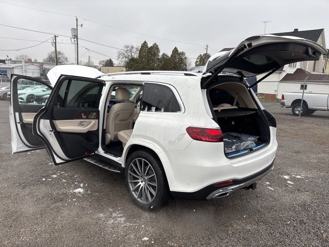 Vehicle image 25 of 32