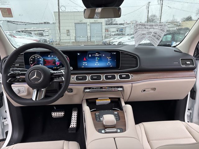 Vehicle image 15 of 32