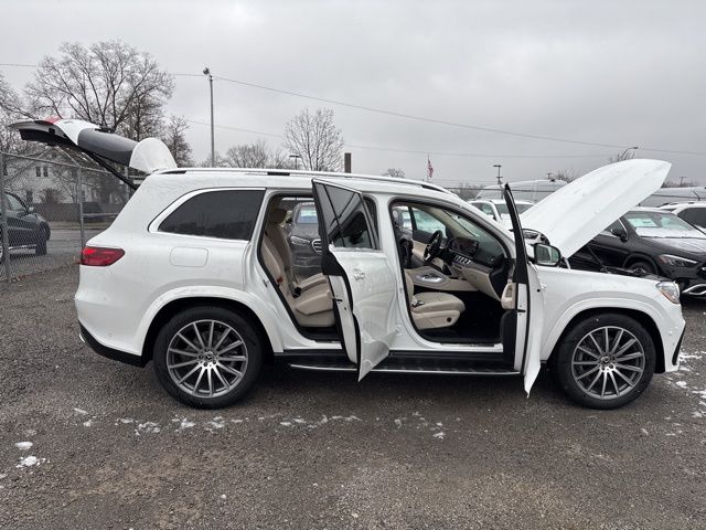Vehicle image 28 of 32