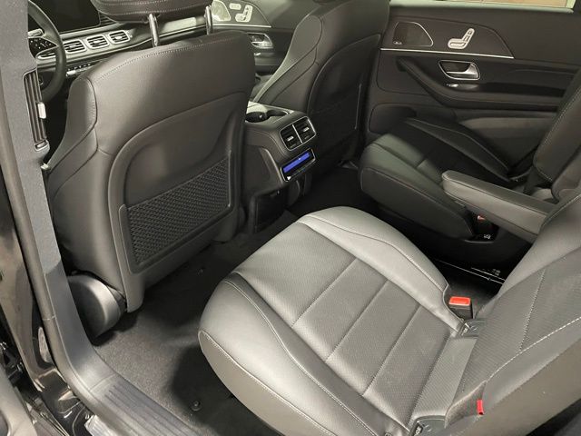 Vehicle image 15 of 21