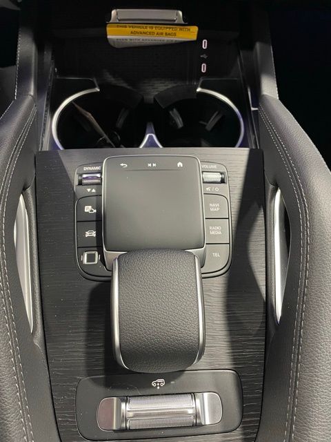 Vehicle image 18 of 21