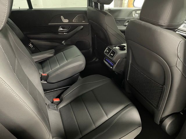 Vehicle image 13 of 21