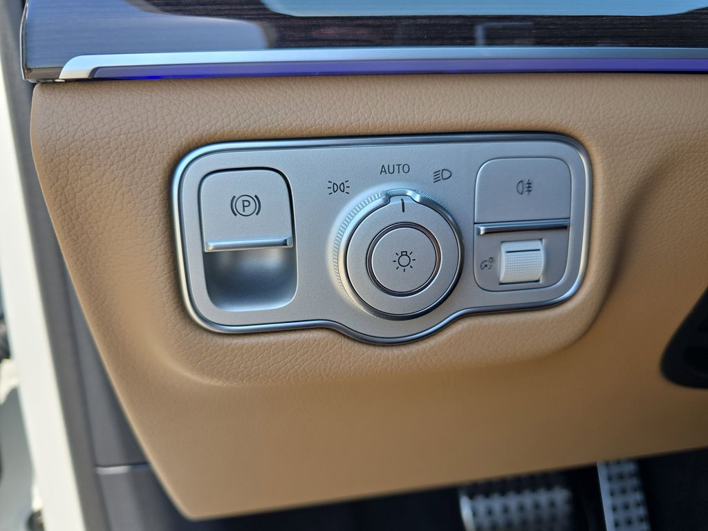 Vehicle image 27 of 39