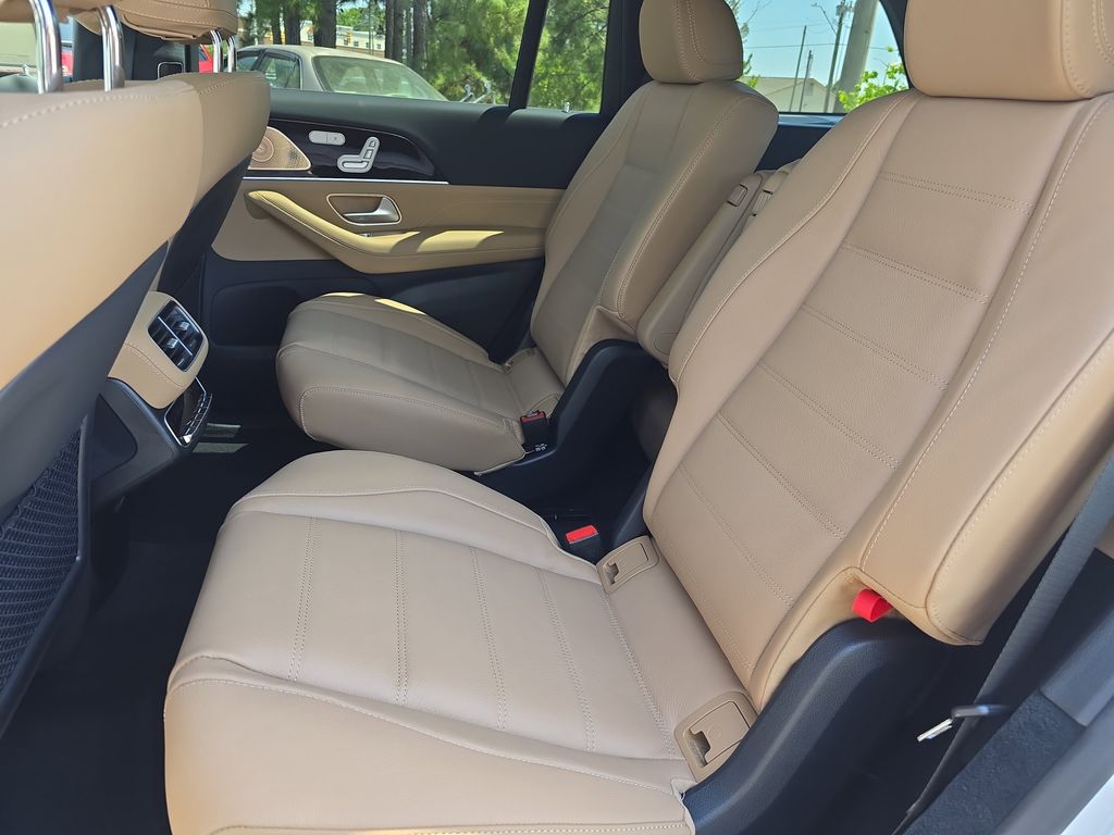 Vehicle image 15 of 39