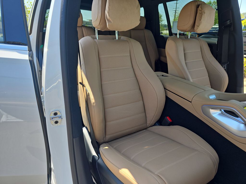 Vehicle image 10 of 39