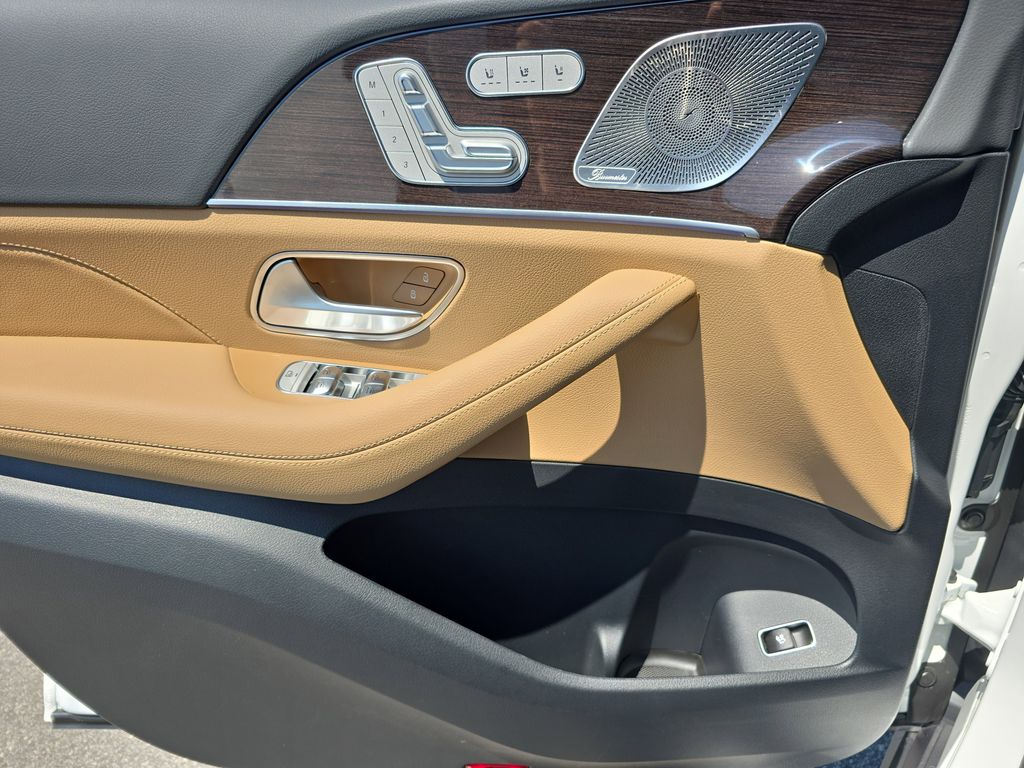 Vehicle image 28 of 39