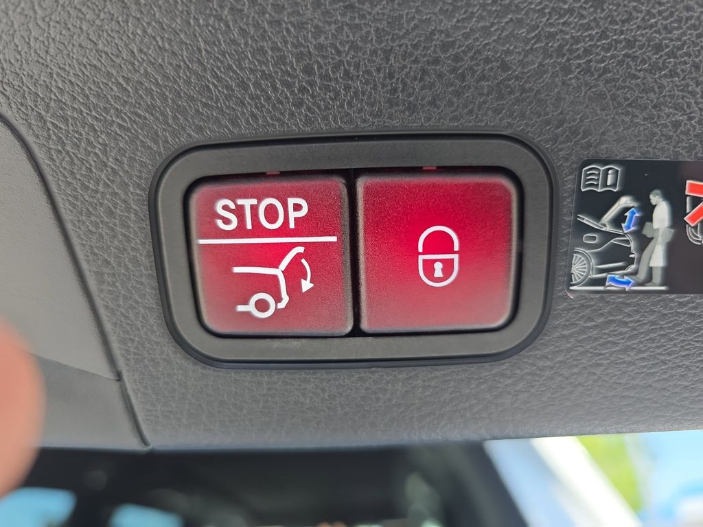 Vehicle image 14 of 39