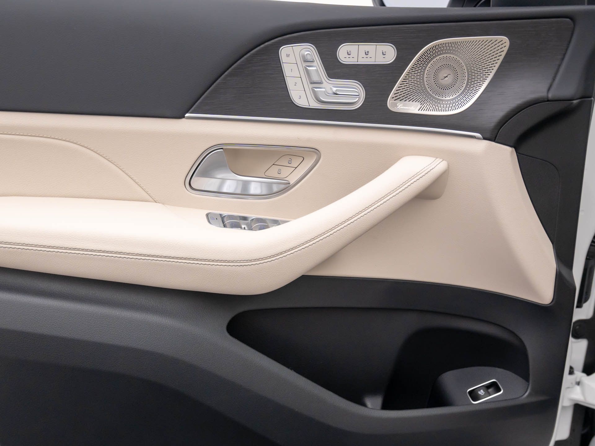 Vehicle image 15 of 41