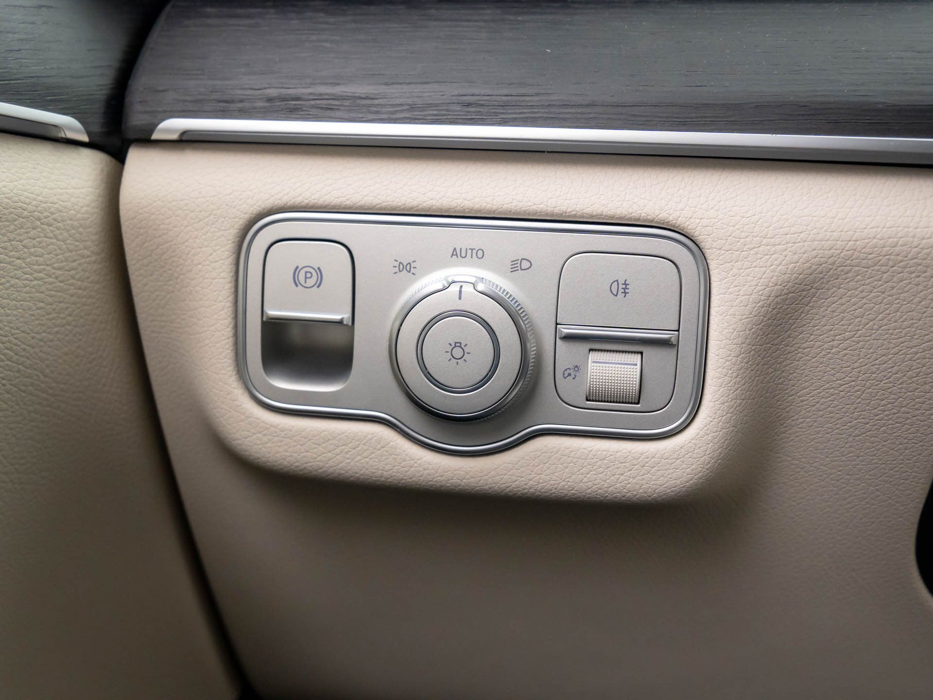 Vehicle image 23 of 41