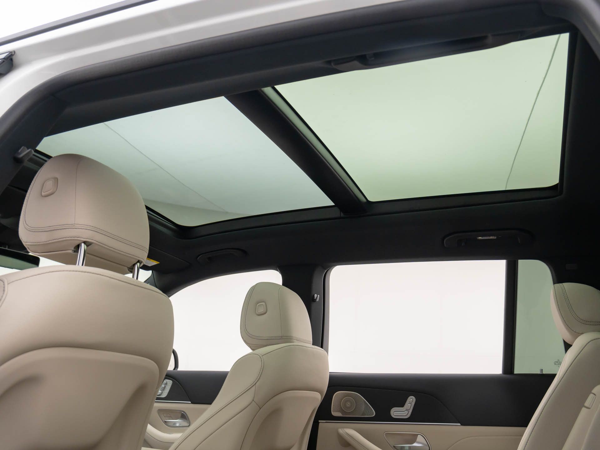 Vehicle image 21 of 41