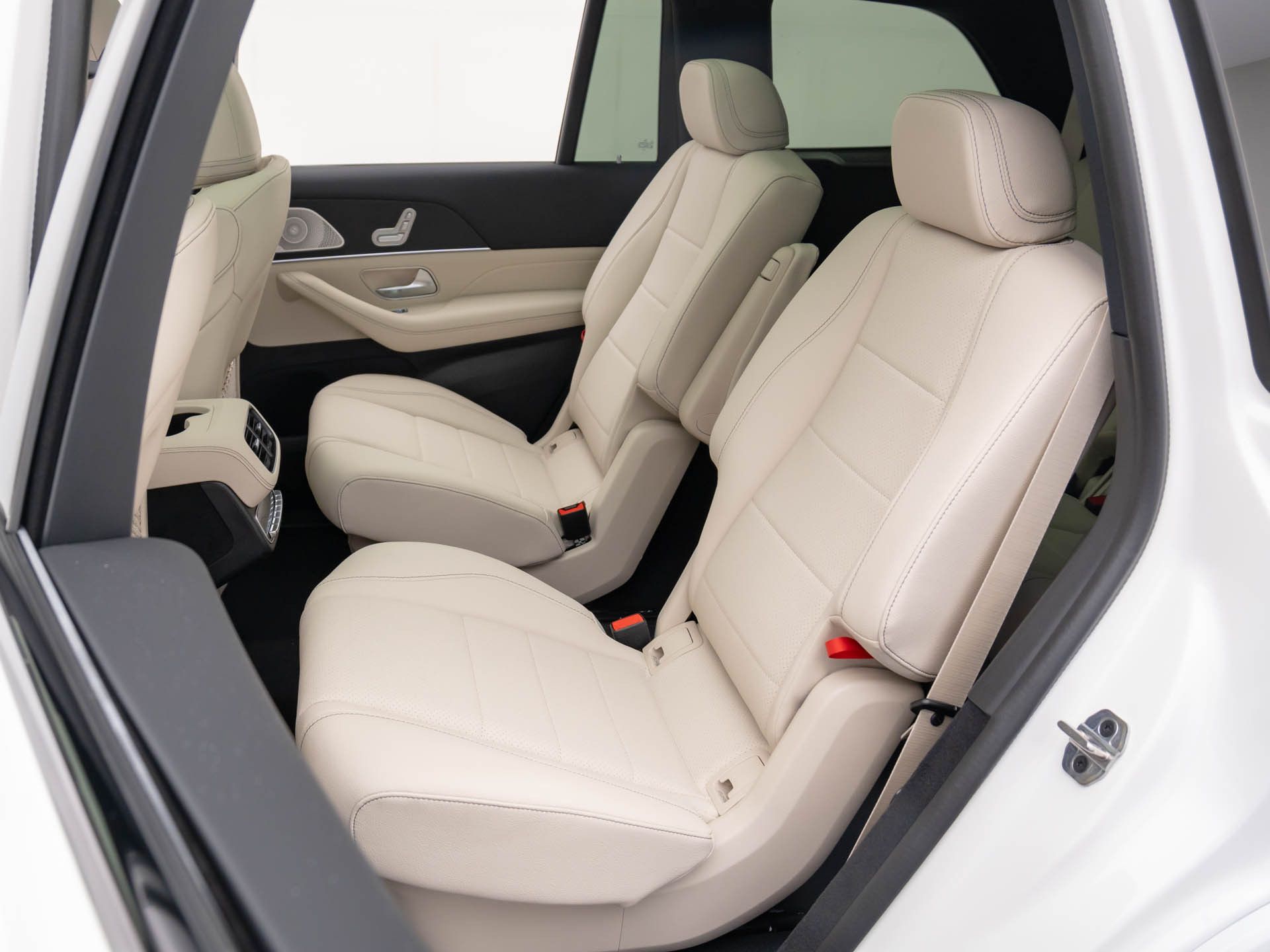 Vehicle image 19 of 41