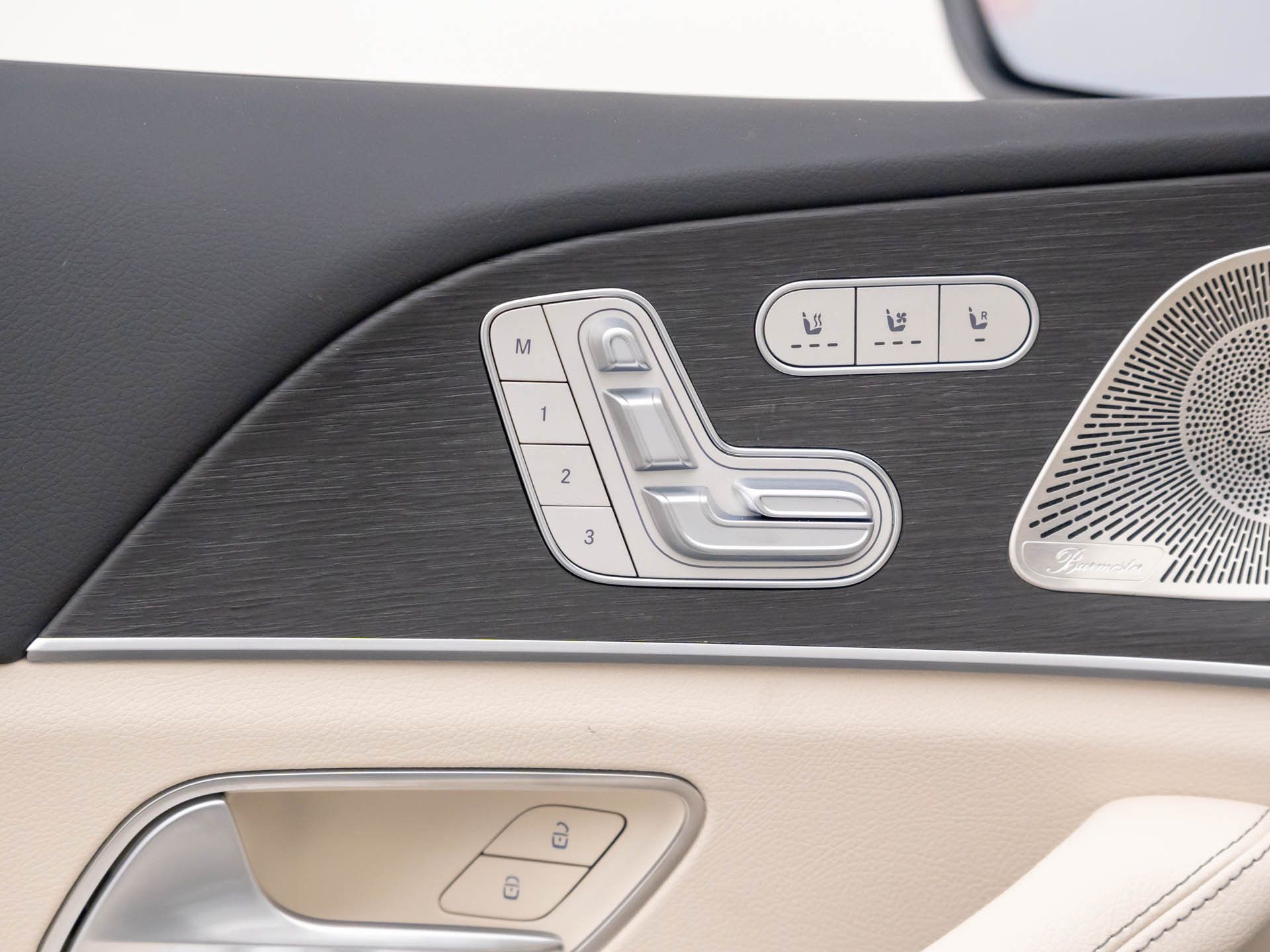 Vehicle image 16 of 41