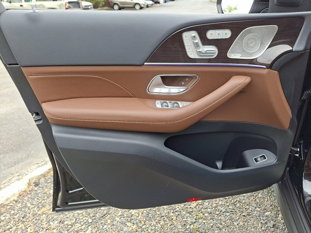 Vehicle image 12 of 23
