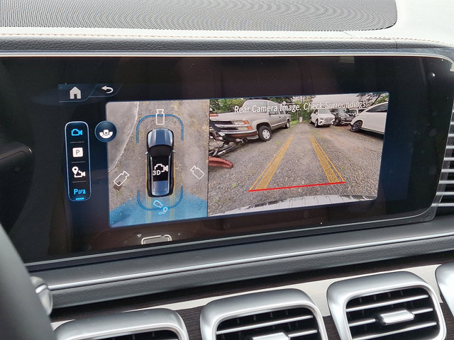 Vehicle image 19 of 23