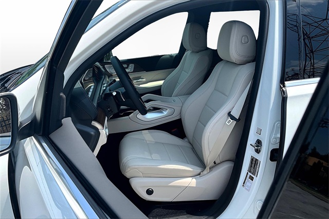 Vehicle image 8 of 17