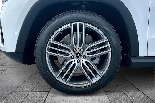 Vehicle image 6 of 17