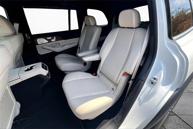 Vehicle image 7 of 17