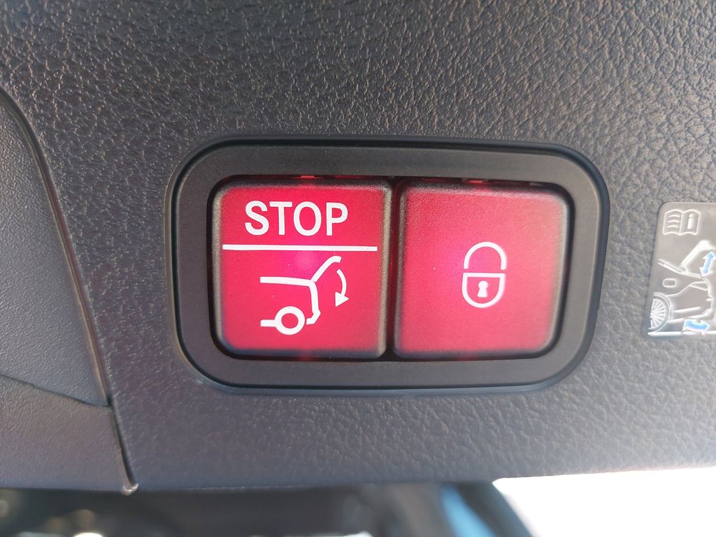 Vehicle image 15 of 40