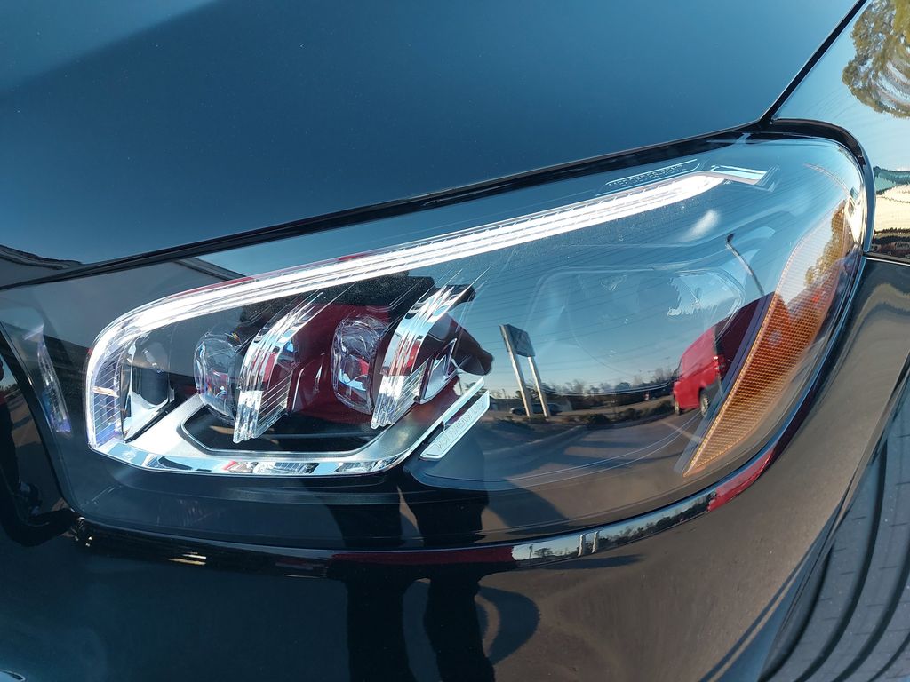 Vehicle image 33 of 40