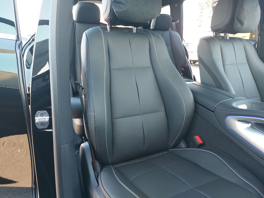 Vehicle image 10 of 40