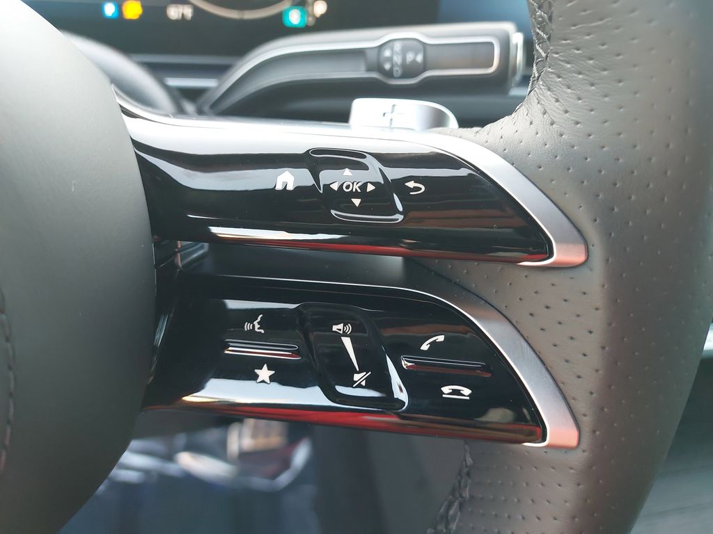 Vehicle image 21 of 40