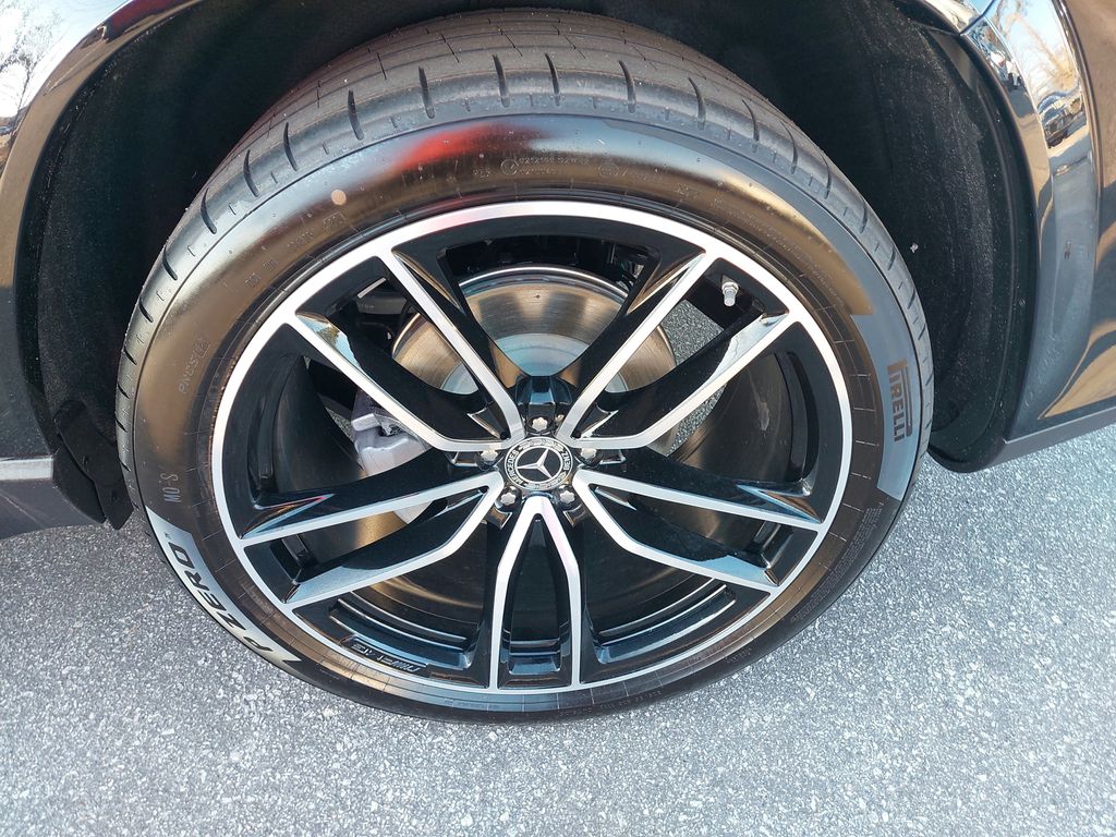 Vehicle image 35 of 40