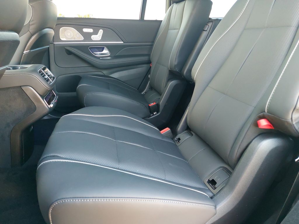 Vehicle image 16 of 40