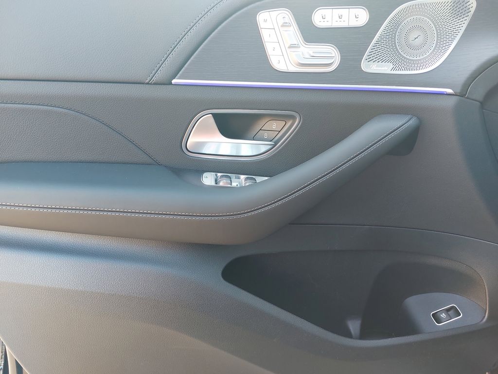Vehicle image 29 of 40