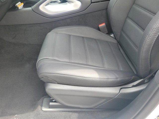Vehicle image 31 of 45
