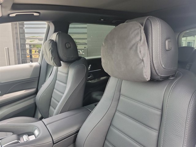 Vehicle image 33 of 45