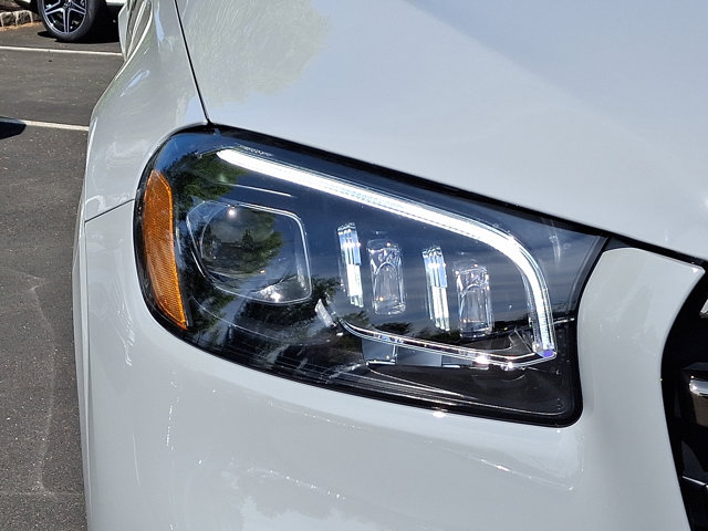 Vehicle image 9 of 22