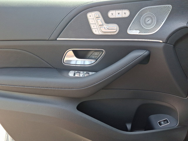 Vehicle image 12 of 22