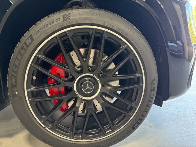 Vehicle image 33 of 34