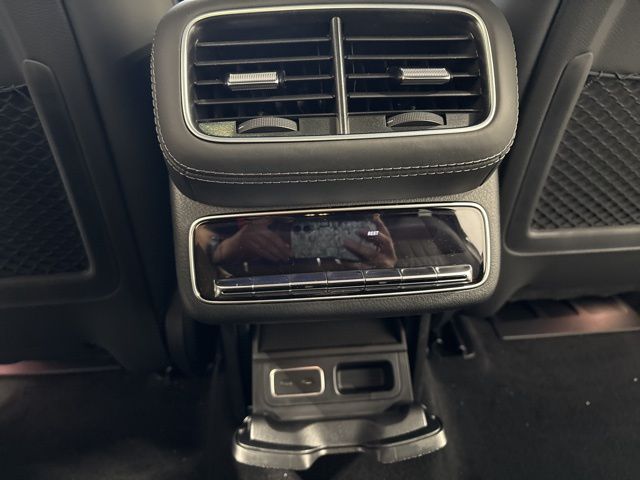 Vehicle image 20 of 34