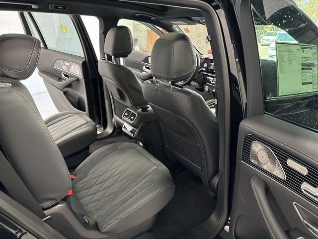 Vehicle image 17 of 34