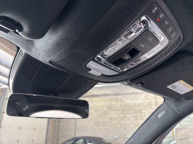 Vehicle image 26 of 34