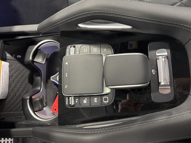 Vehicle image 25 of 34