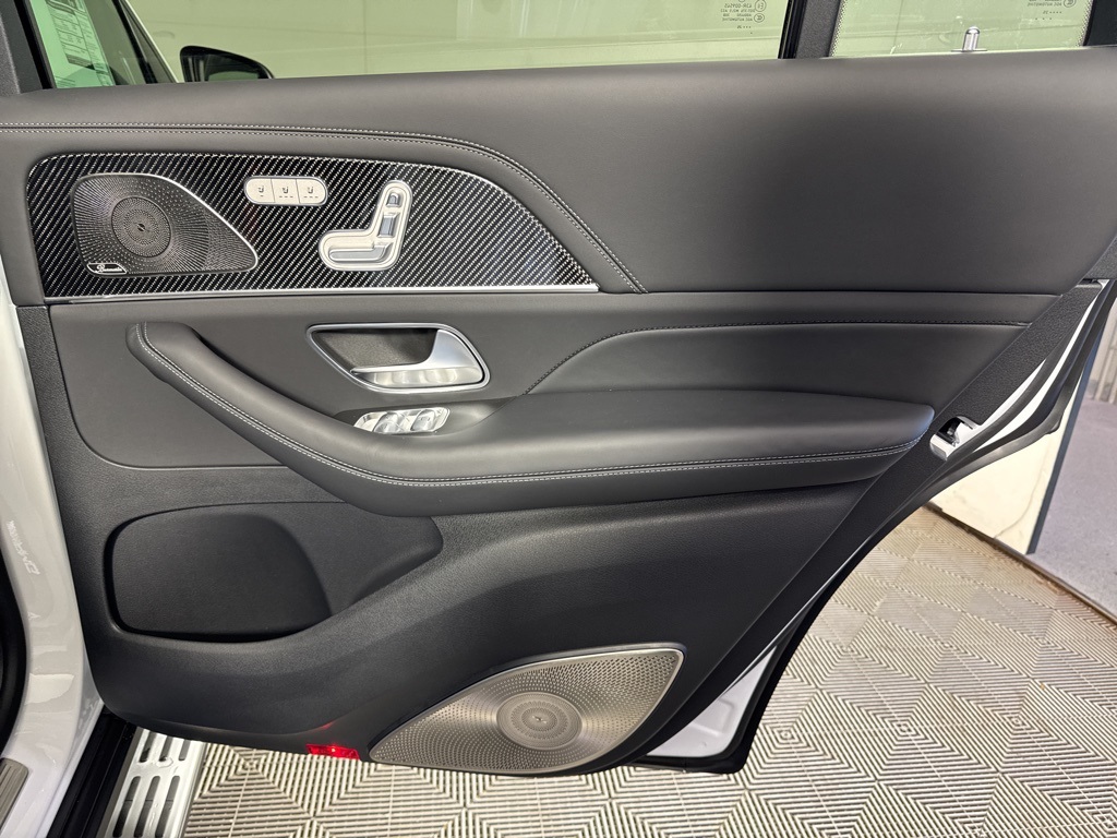 Vehicle image 18 of 34