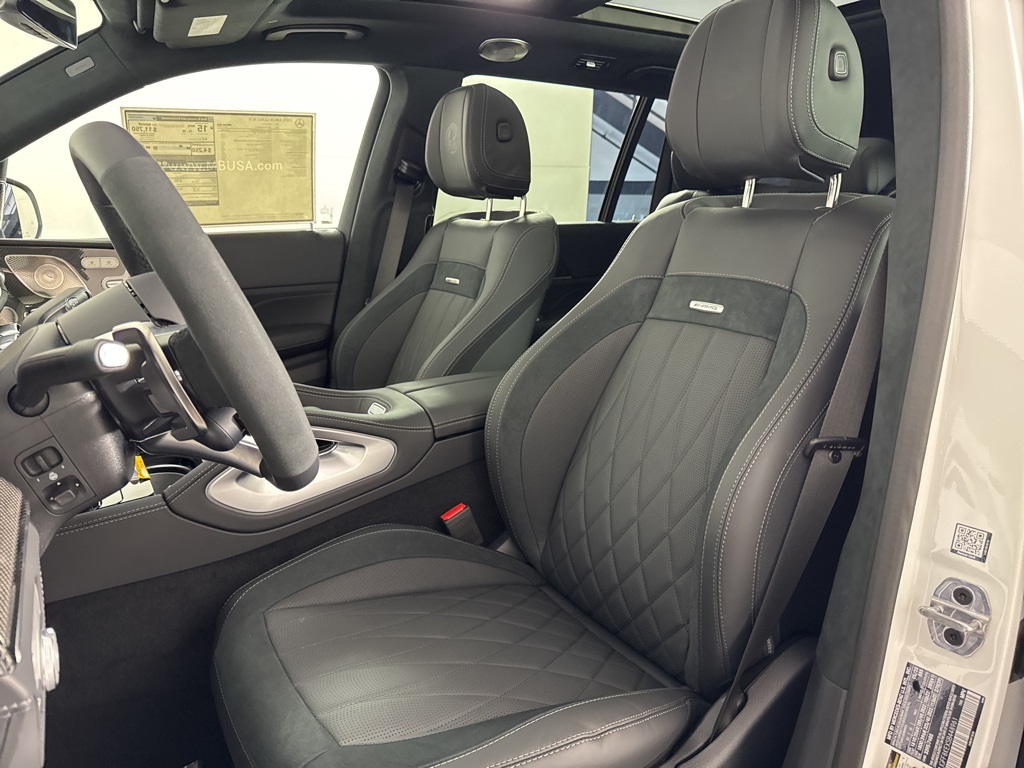 Vehicle image 25 of 34