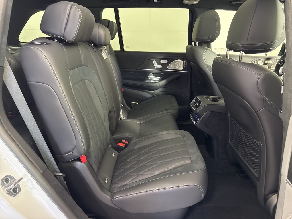 Vehicle image 15 of 34
