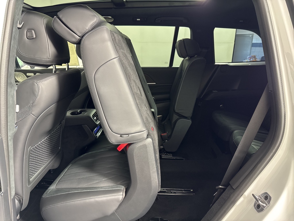 Vehicle image 20 of 34