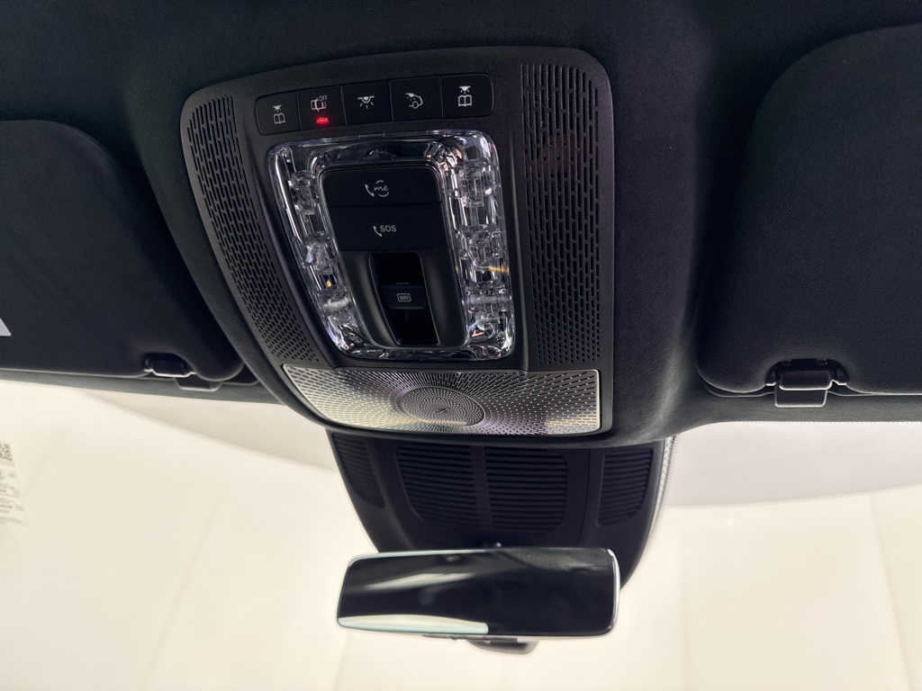 Vehicle image 11 of 34