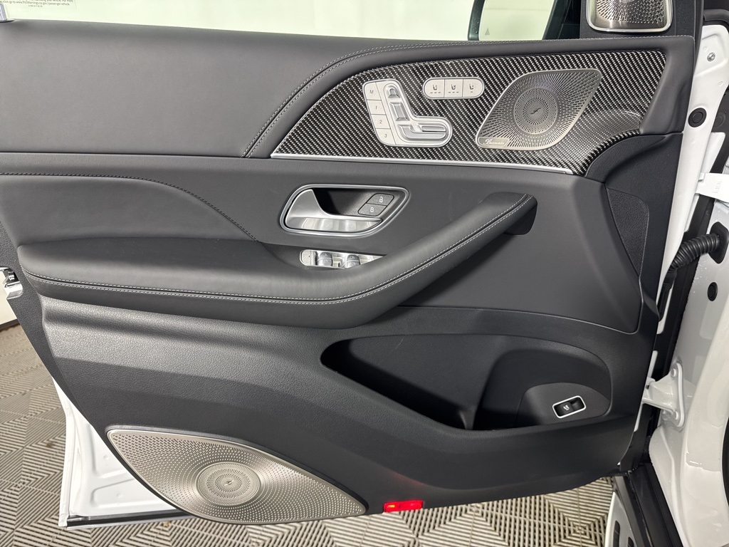 Vehicle image 24 of 34