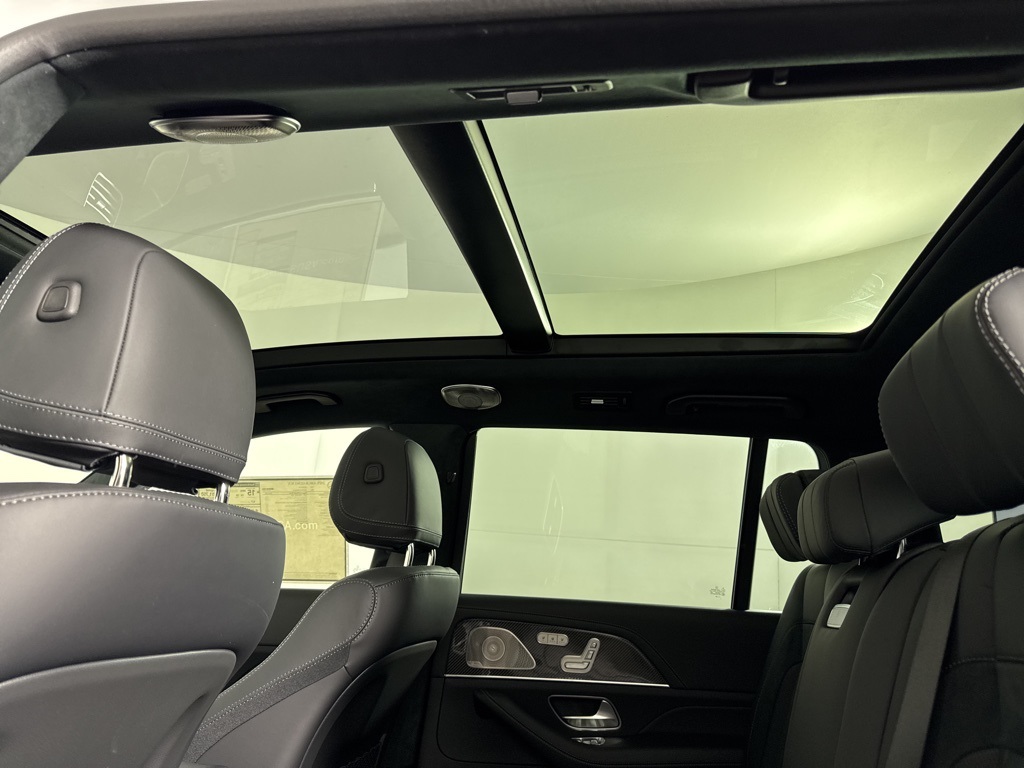Vehicle image 22 of 34