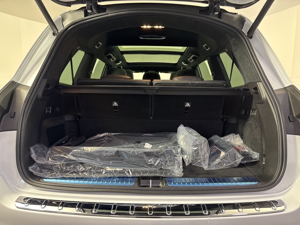 Vehicle image 19 of 34