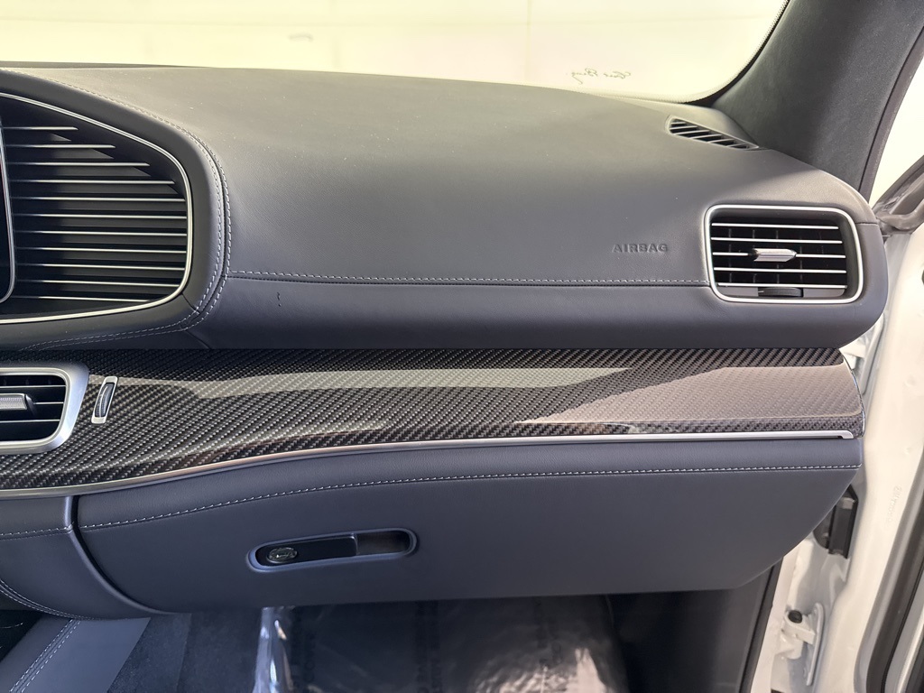 Vehicle image 10 of 34