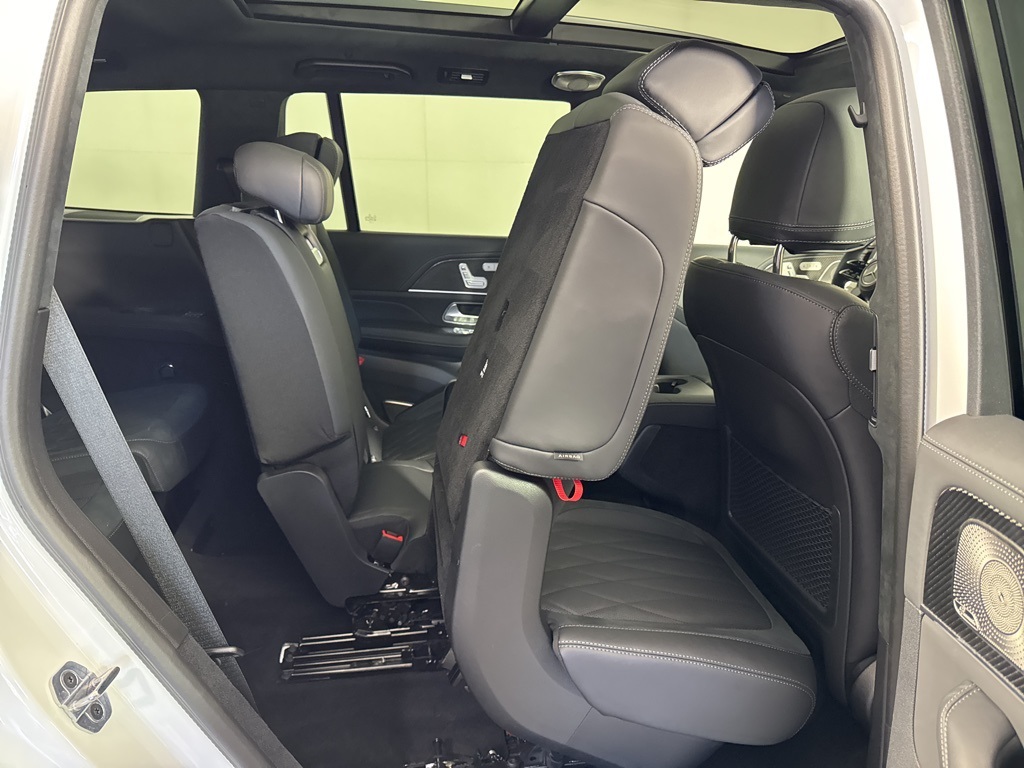 Vehicle image 16 of 34