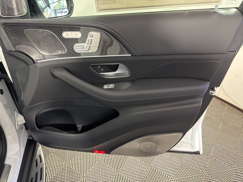 Vehicle image 13 of 34