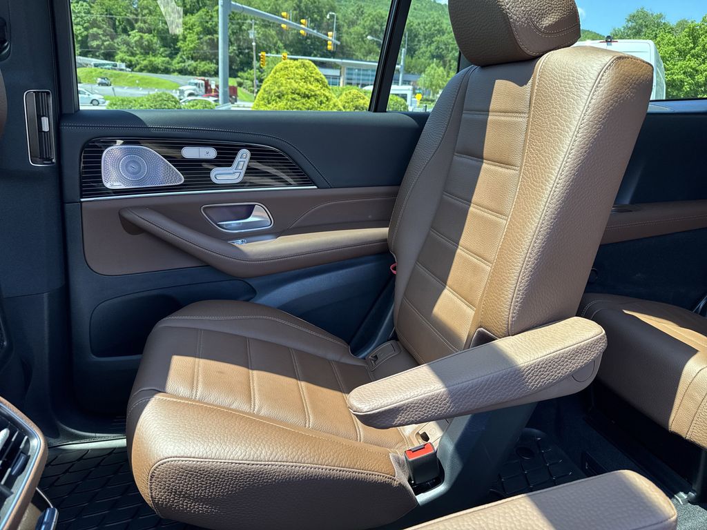 Vehicle image 13 of 39